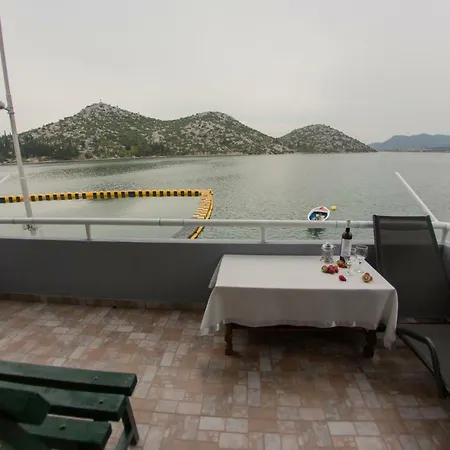 Sunset アパート Rogotin